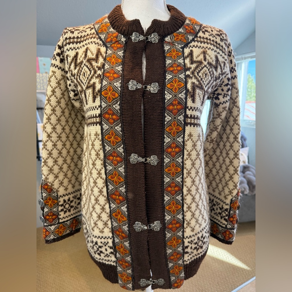 Vintage DALE OF NORWAY Beige Fair Isle Wool Knit Ski Clasp Cardigan Sweater
